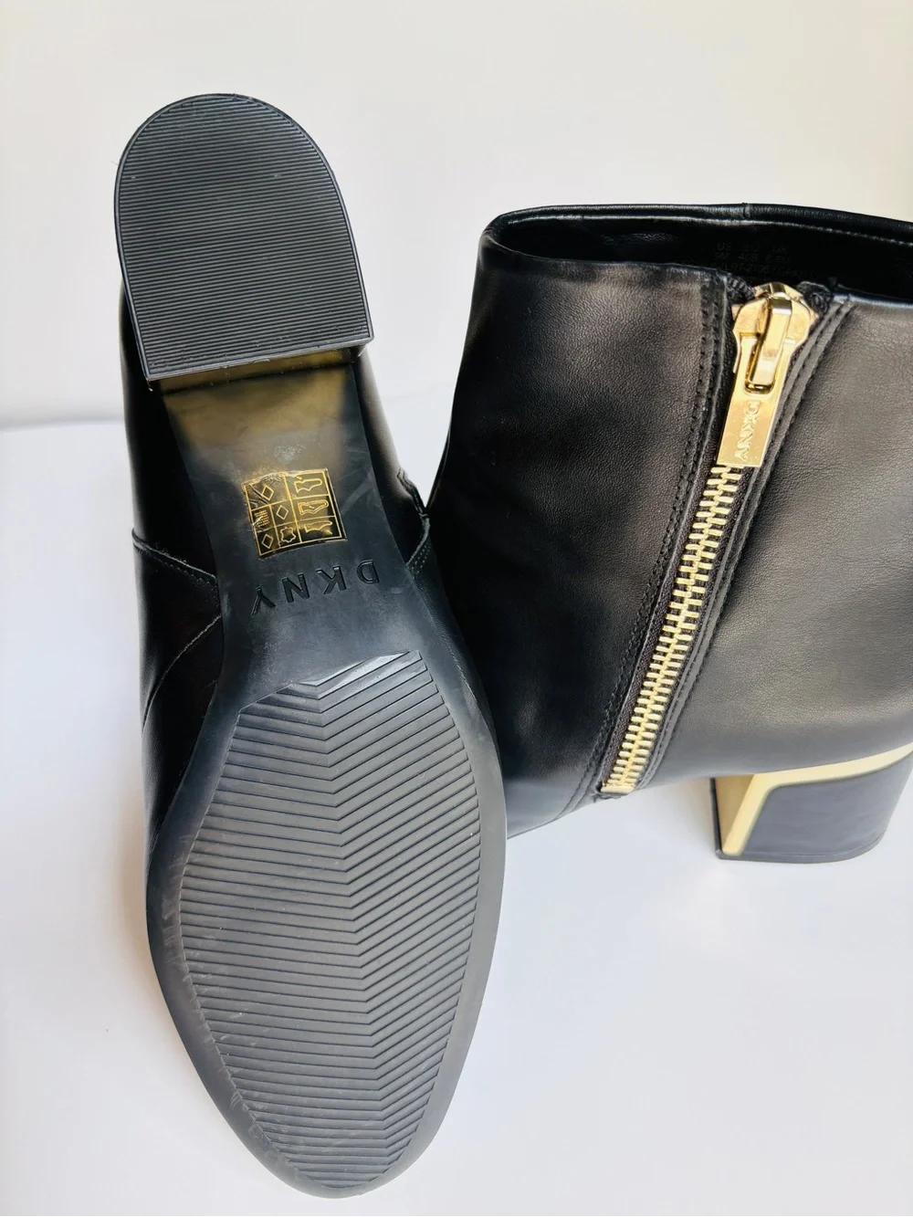 N/A sleek dkny